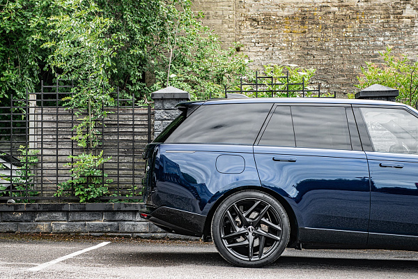 Фото дисков Kahn Type 52 RS Черный сатин на Range Rover V