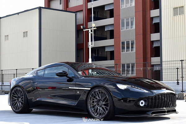 Фото дисков Anrky RS3.2 Глянцевый темный лак на Aston Martin Zagato
