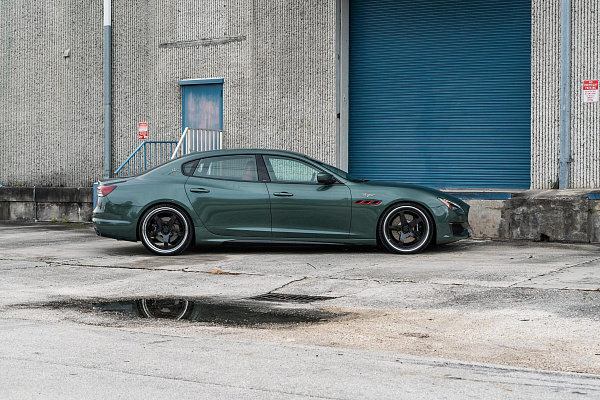 Фото дисков AL13 C005R Черный глянец на Maserati Quattroporte VI