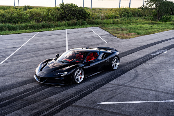Фото дисков Strasse Wheels F5 Track Глянцевый лак на Ferrari SF90