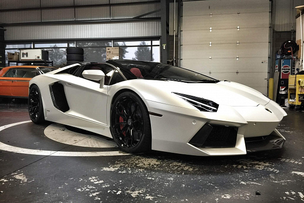 Фото дисков HRE P201 Черный глянец на Lamborghini Aventador