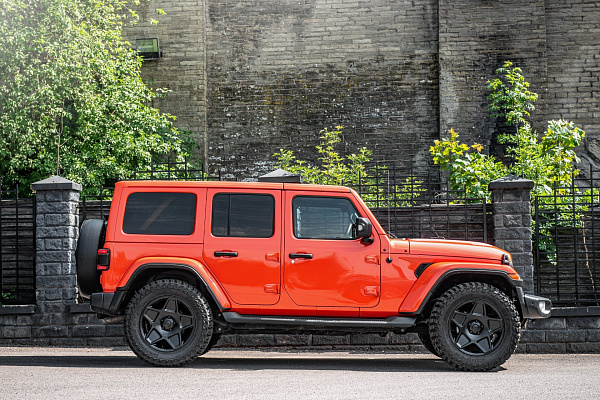Фото дисков Kahn Mondial Retro Черный сатин на Jeep Wrangler IV (JL)