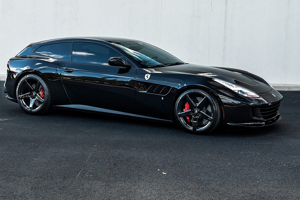 Фото дисков Anrky RS5.1 Черный глянец на Ferrari GTC4Lusso