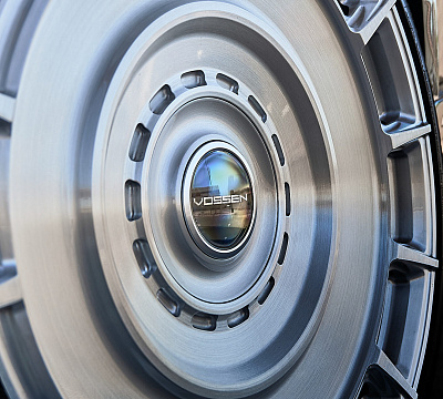Фото дисков Vossen UV-7 на Land Rover Range Rover V
