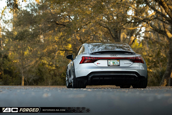 Фото дисков BC Forged RZ10 Матовый графит на Audi E-tron GT
