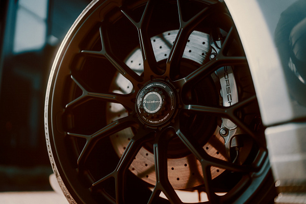 Фото дисков Brixton Forged CM6-RS Черный сатин на Porsche 911 VIII
