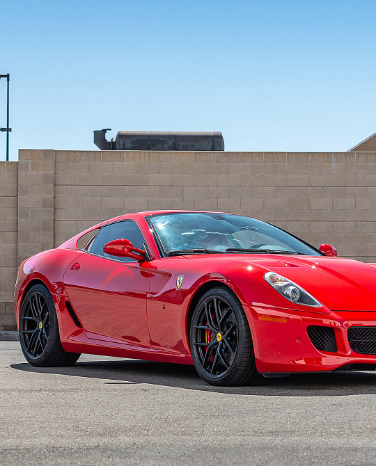 Фото дисков P101SC Черный сатин на Ferrari 599