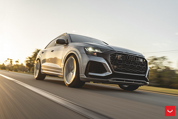 Фото дисков Vossen HF-7 Серебро на Audi Q8