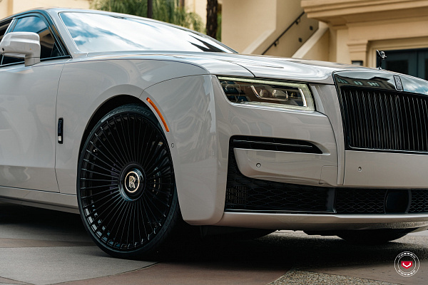 Фото дисков Vossen S17-16 Черный глянец на Rolls-Royce Ghost II