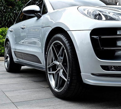 Фото дисков HRE FF11 на Porsche Macan I