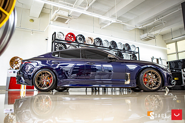 Фото дисков Vossen HF-5 Сатиновое золото на Kia Stinger