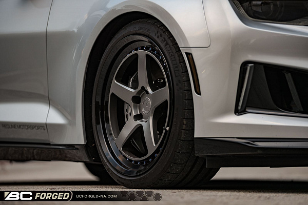 Фото дисков BC Forged LE05 // MLE05 Матовый графит на Chevrolet Camaro VI