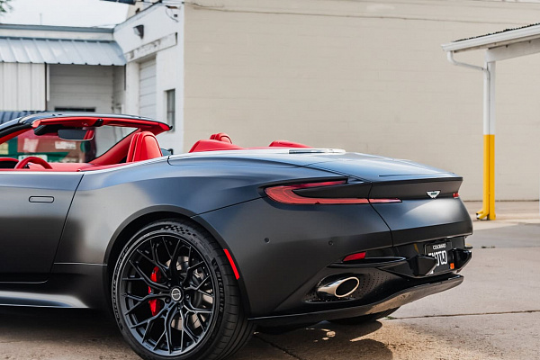 Aston Martin DB12 Volante
