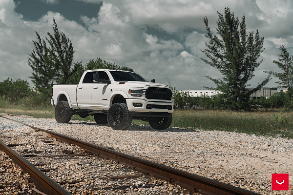Фото дисков Vossen HFX-1 (8-Lug) Черный сатин на Ram 1500 V