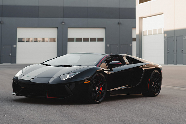 Фото дисков Brixton Forged PF10-RS Черный глянец на Lamborghini Aventador