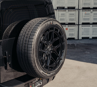Фото дисков Vossen HFX-1 (5-Lug) на Land Rover Defender II