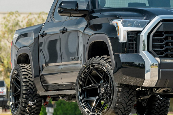 Фото дисков 4PLAY 4P55 Черный глянец на Toyota Tundra III