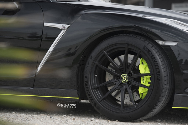 Фото дисков Strasse Wheels SV1 Deep Concave Monoblock Черный сатин на Nissan GT-R