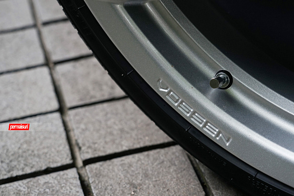 Фото дисков Vossen VFS-5 Серебро на Mercedes-Benz CLS (C218)