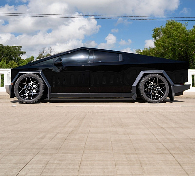 Фото дисков 4PLAY 4P06 на Tesla Cybertruck