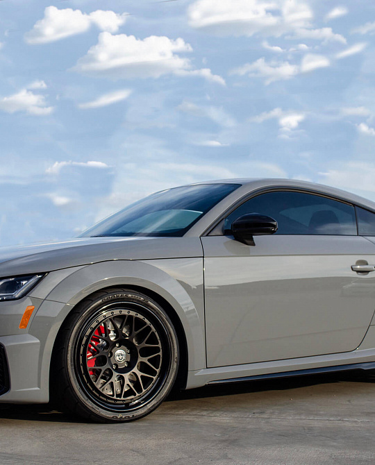 Фото дисков 300 Черный сатин на Audi TT (8S)