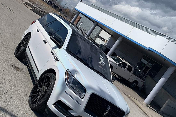 Фото дисков Giovanna Bogota Черный глянец на Lincoln Navigator IV