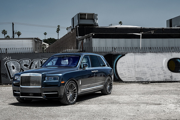Фото дисков Savini SV61 Полированный лак на Rolls-Royce Cullinan