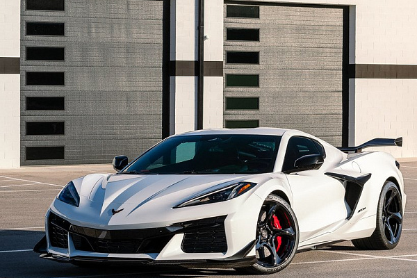 Фото дисков Anrky XR-105 Черный глянец на Chevrolet Corvette C8