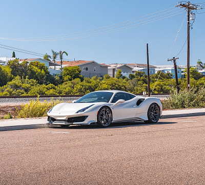 Фото дисков Anrky AN22 на Ferrari 812