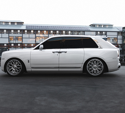Фото дисков Strasse Wheels SV20M Deep Concave Duoblock RR на Rolls-Royce Cullinan
