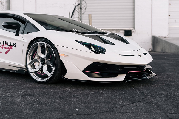 Фото дисков Brixton Forged NC01-R Серебро на Lamborghini Aventador