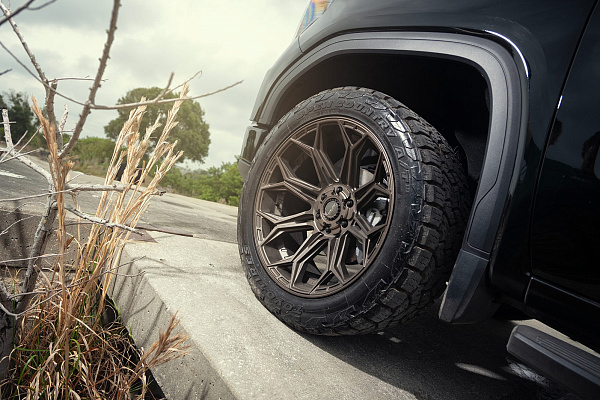 Фото дисков 4PLAY 4P83 Сатиновая бронза на GMC Sierra IV