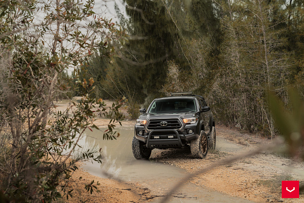 Фото дисков Vossen HF6-5 Сатиновая бронза на Toyota Tacoma III