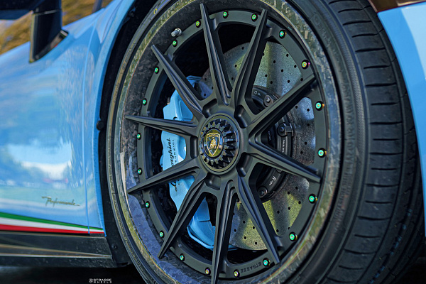 Фото дисков Savini SV10 Другой цвет на Lamborghini Huracan