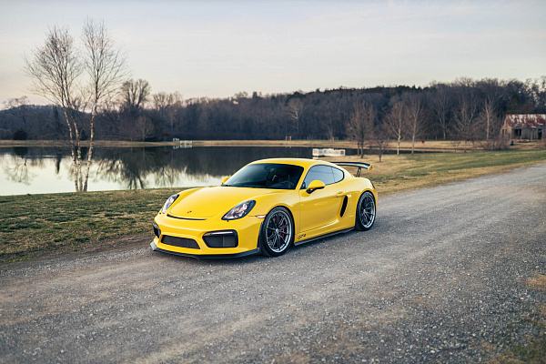 Фото дисков HRE S104SC Сатиновый графит на Porsche Cayman II
