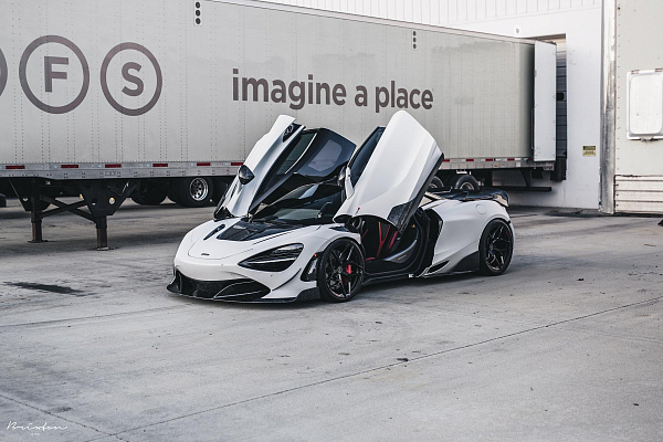Фото дисков Brixton Forged PF5 Черный глянец на McLaren 720S