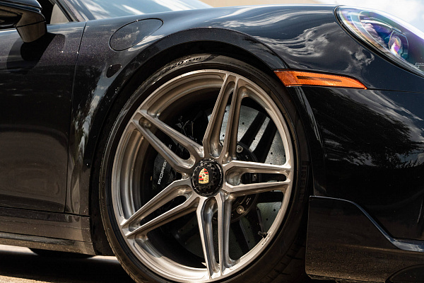 Фото дисков HRE P107SC Глянцевый темный лак на Porsche 911 VIII