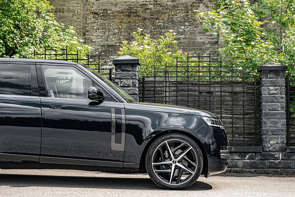 Фото дисков Kahn Type 52 RS Черный сатин на Range Rover V