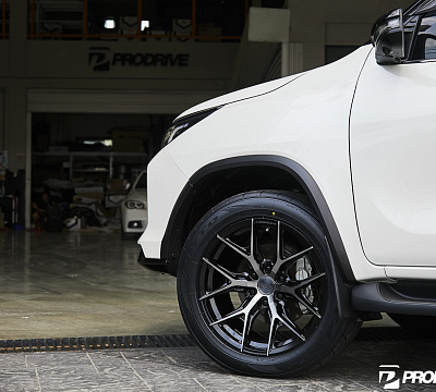 Фото дисков Vossen HF6-4 на Toyota Fortuner II