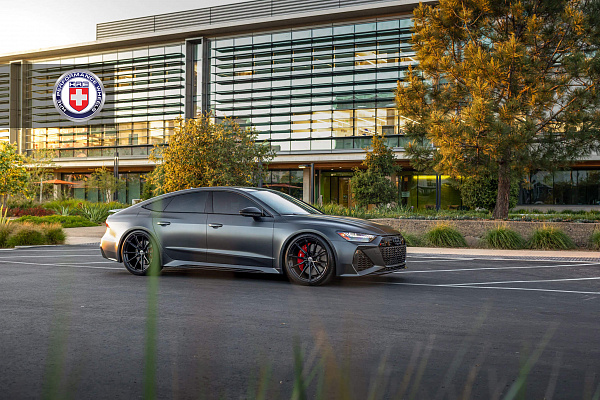 Фото дисков HRE P104SC Черный глянец на Audi A/RS 7 (4K)