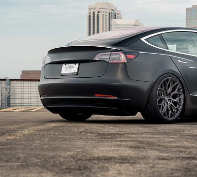 Фото дисков Vossen HF-2 на Tesla Model 3