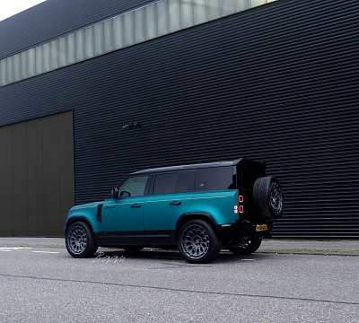Фото дисков Brixton Forged TR21 AERO1 на Land Rover Defender II