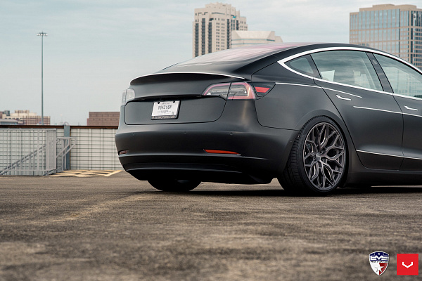 Фото дисков Vossen HF-2 Сатиновый графит на Tesla Model 3