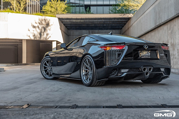 Фото дисков Brixton Forged R11-R Глянцевый графит на Lexus LFA