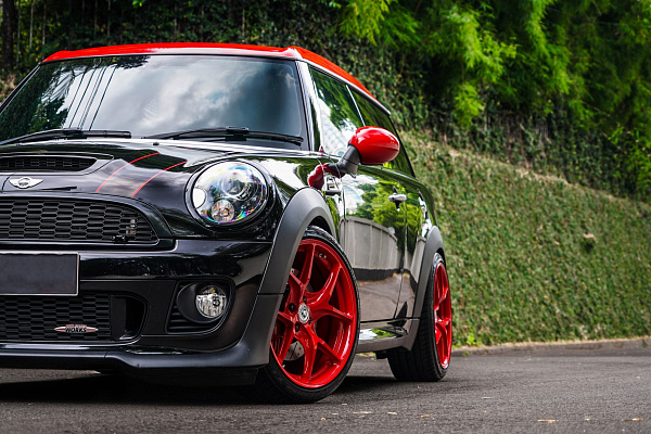 Фото дисков HRE R101 Красный глянец на MINI Cooper III
