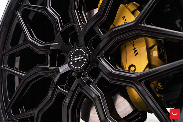 Фото дисков Vossen HF-2 Черный глянец на Porsche Cayenne III