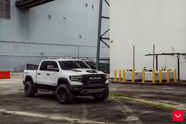 Фото дисков Vossen HF6-5 Черный глянец на Ram 1500 V