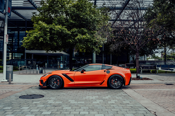 Фото дисков Strasse Wheels SM5R Deep Concave FS Другой цвет на Chevrolet Corvette C7