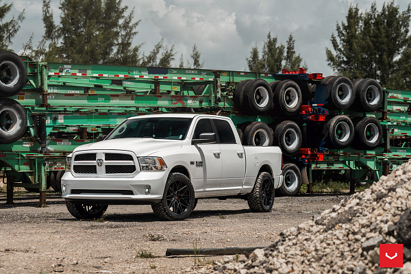 Фото дисков Vossen HF-7 Черный глянец на Ram 1500 IV