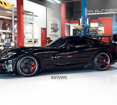 Фото дисков Strasse Wheels S5 Signature на Dodge Viper